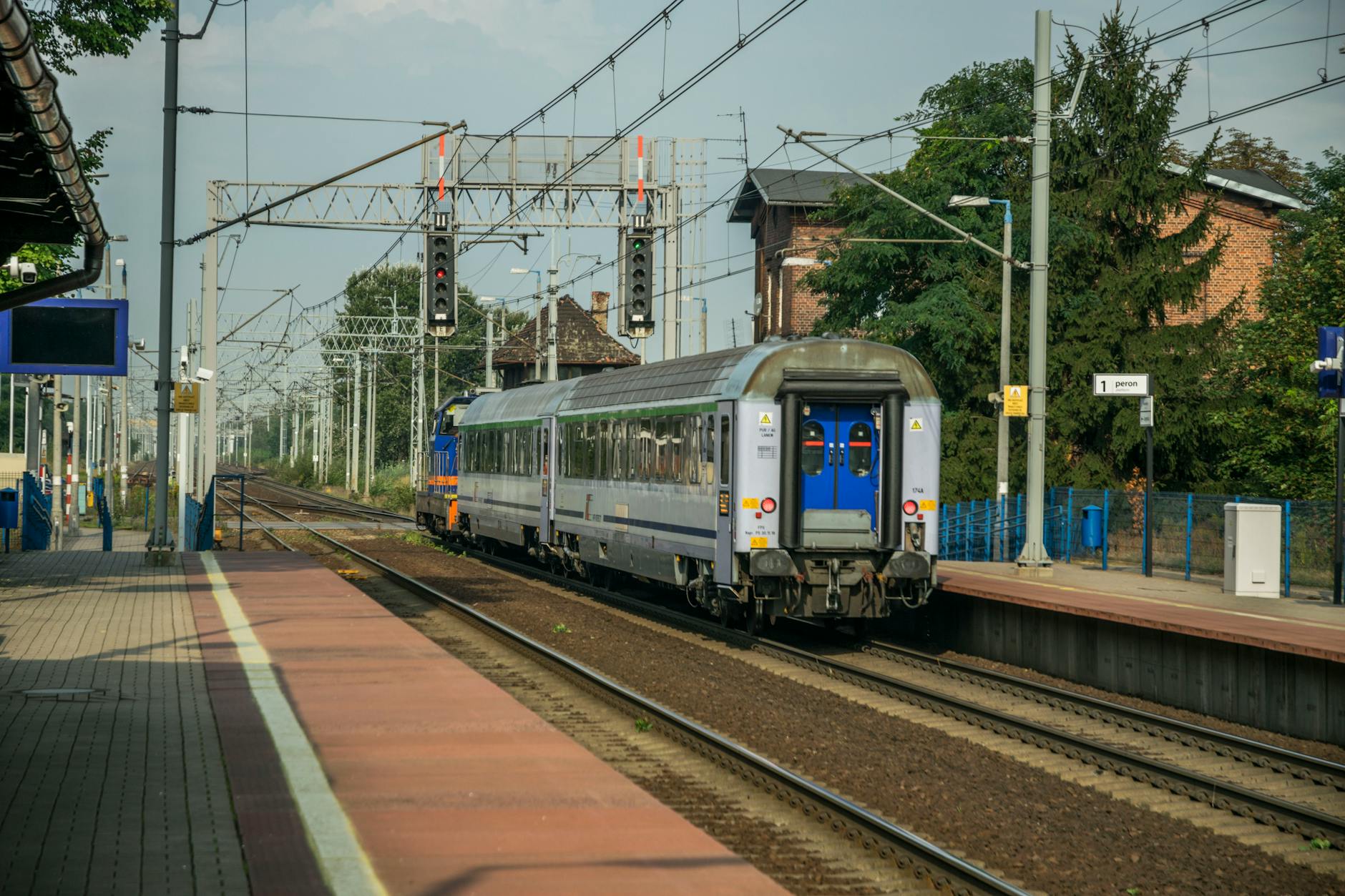 Budynek Środowiskowego Domu Samopomocy w Ostrołęce, ważna informacja dla podopiecznych o terminach przerw